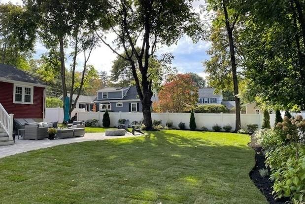 view of yard with an outdoor hangout area and a patio