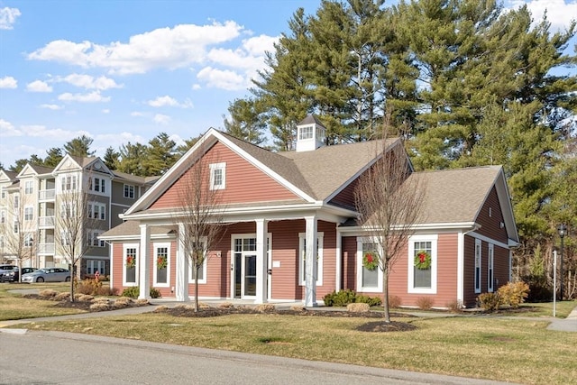 view of front of house featuring a front lawn