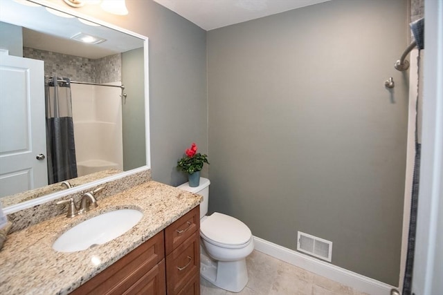 bathroom with visible vents, baseboards, toilet, a shower with shower curtain, and vanity