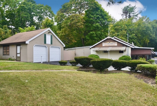 view of yard with a garage