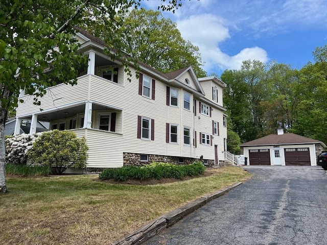 318 Holden St, Holden, MA 01520 - view of side of home featuring an outdoor structure, a garage, a yard, and a balcony