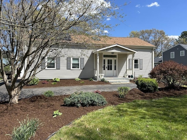 view of front of property with covered porch and a front lawn