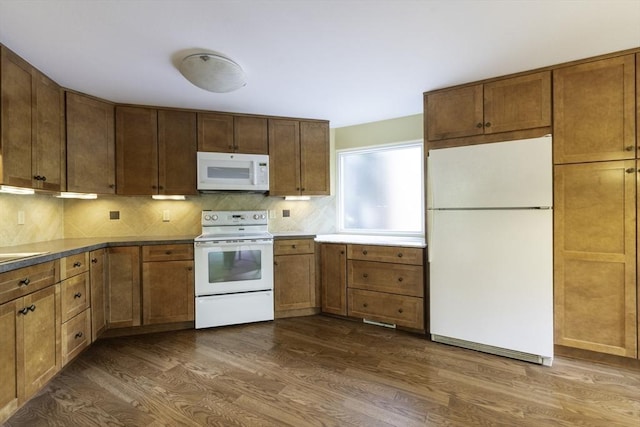 73 Mountain Gate Rd Unit 73, Ashland, MA 01721 - kitchen featuring white appliances, dark wood-type flooring, and backsplash