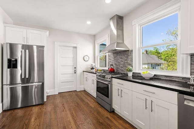 kitchen with stainless steel appliances, exhaust hood, dark countertops, decorative backsplash, and recessed lighting