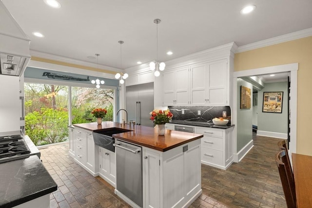 kitchen featuring a sink, stainless steel appliances, ornamental molding, backsplash, and white cabinetry
