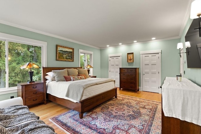 bedroom featuring light wood-type flooring, crown molding, and recessed lighting