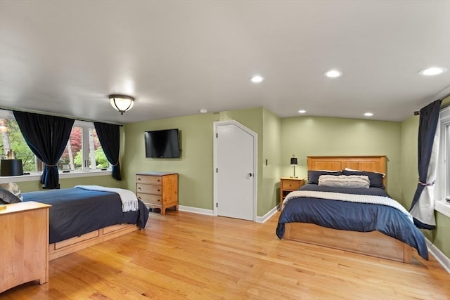 bedroom featuring baseboards, light wood-style flooring, and recessed lighting