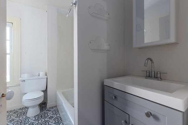 full bathroom with a wealth of natural light, vanity, toilet, and bathtub / shower combination