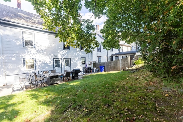 view of yard featuring a patio area