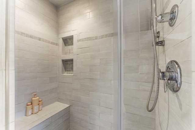 bathroom featuring a tile shower