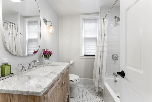 full bath featuring toilet, vanity, baseboards, and shower / bathtub combination with curtain