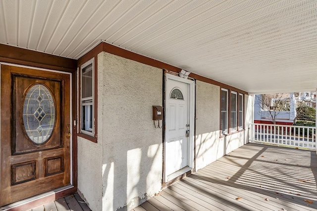 entrance to property with stucco siding