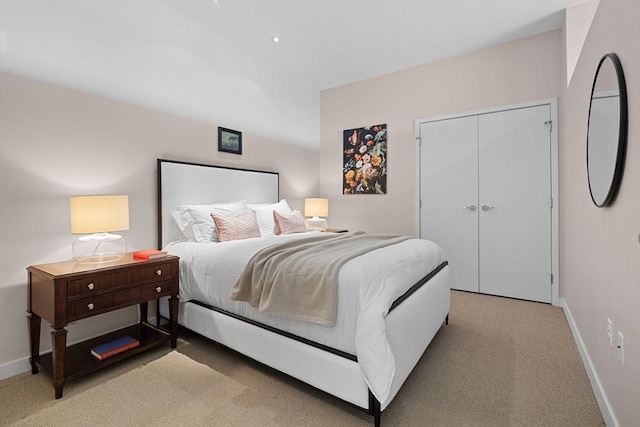 bedroom featuring carpet floors, baseboards, and a closet