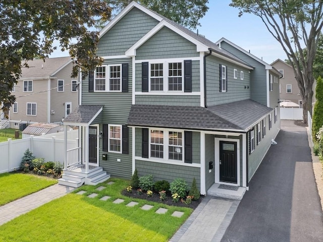 view of front facade with a front lawn