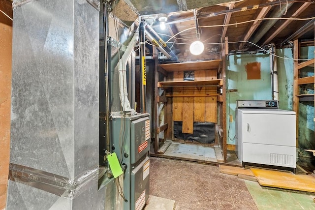 utility room with washer / clothes dryer