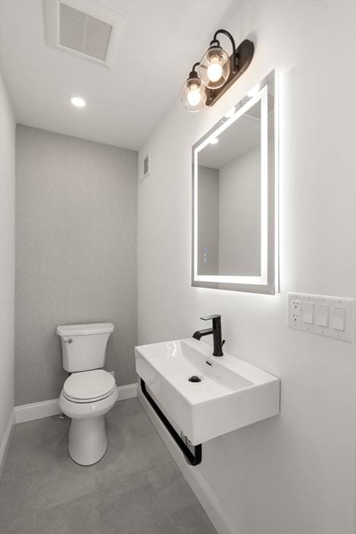 bathroom featuring sink and toilet