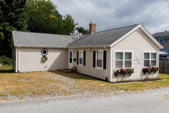 single story home with a front lawn