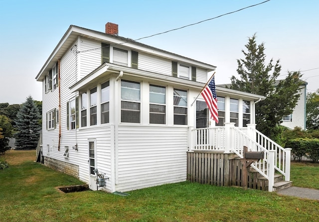 view of front of home with a front lawn