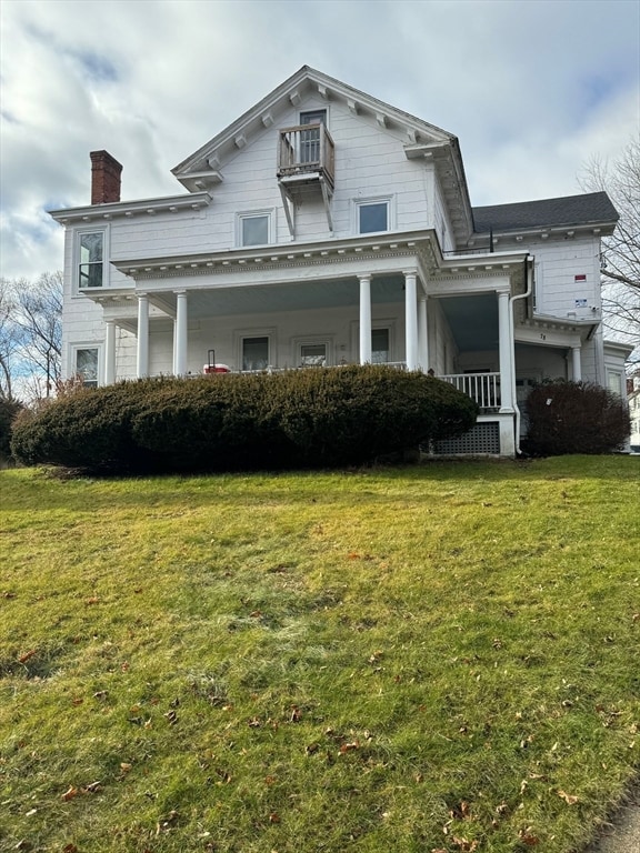 view of front facade with a porch and a front yard