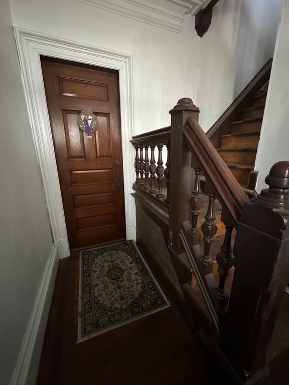 entryway featuring ornamental molding