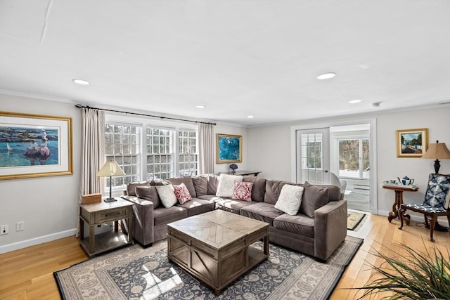 living area featuring ornamental molding, light wood finished floors, recessed lighting, and baseboards