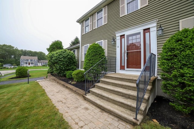10 Morgan Cir, Holden, MA 01520 - entrance to property featuring a yard
