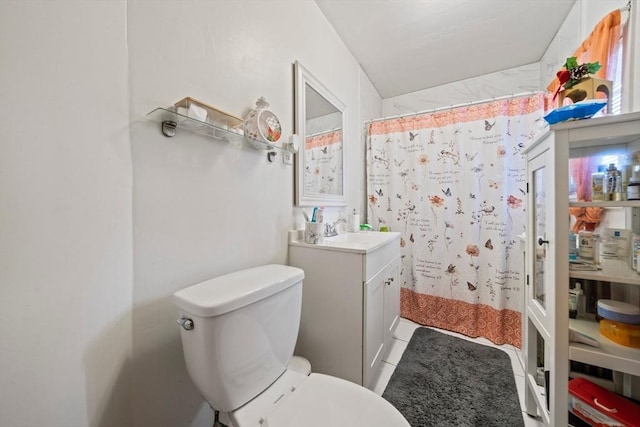 full bathroom with vanity, toilet, and curtained shower