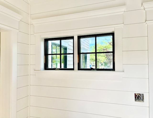 room details with ornamental molding