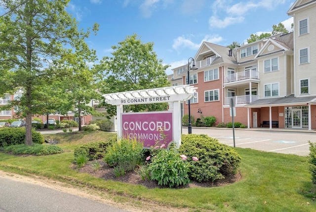 95 Conant St Unit 404, Concord, MA 01742 - community sign with a yard