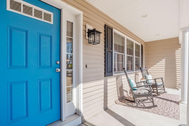 entrance to property featuring a porch