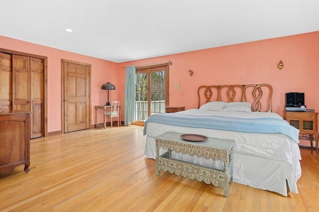 bedroom featuring recessed lighting, baseboards, access to outside, and light wood-type flooring