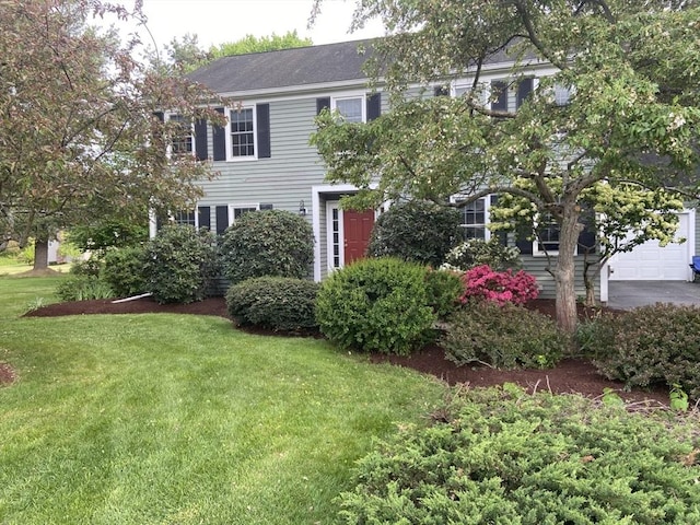 view of front of property with a front lawn