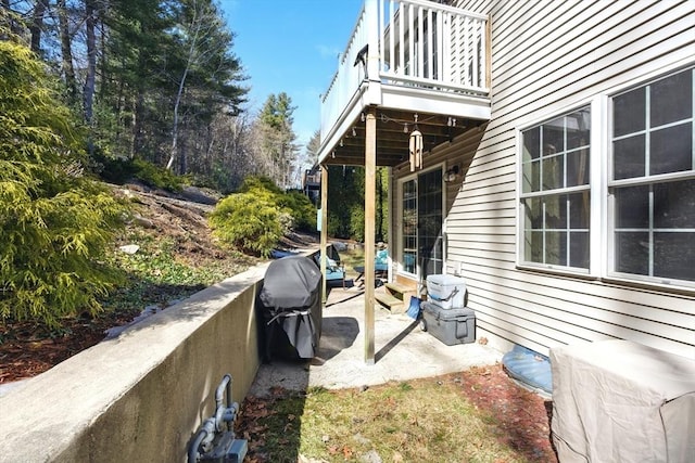 view of patio featuring a balcony