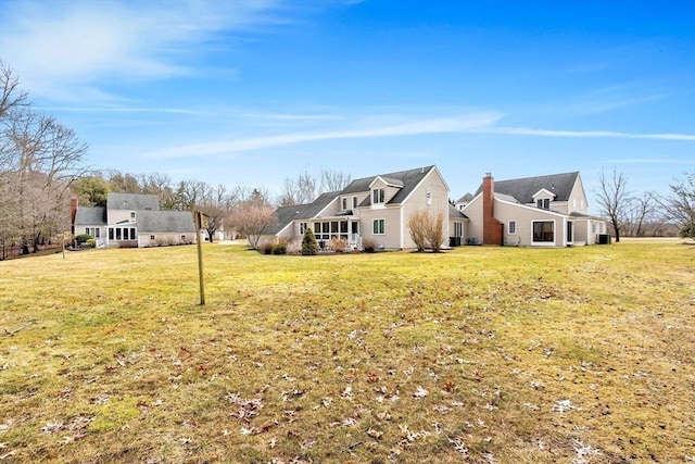 view of front of home featuring a front yard