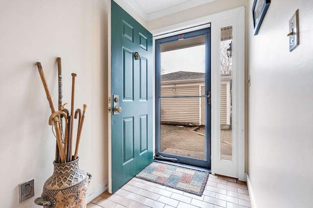 foyer with baseboards and ornamental molding