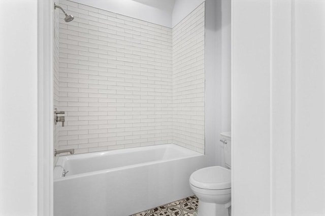 bathroom with tiled shower / bath combo and toilet