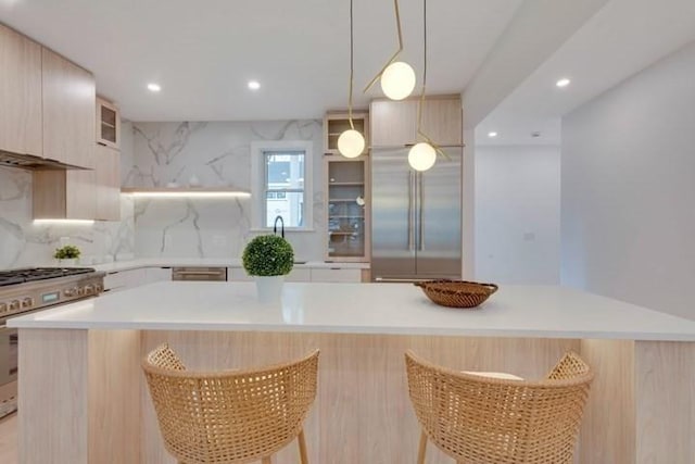 kitchen featuring a breakfast bar, open shelves, tasteful backsplash, stainless steel range, and modern cabinets