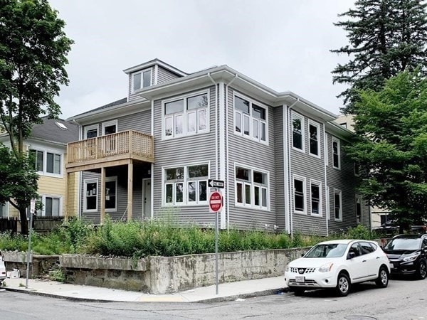 view of front of house featuring a balcony