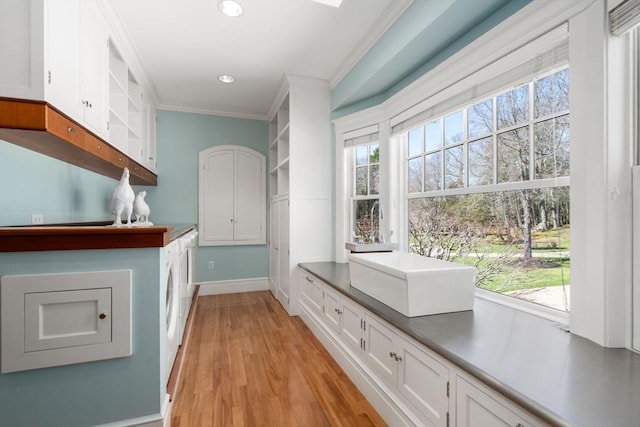 mudroom with recessed lighting, light wood-style floors, crown molding, and baseboards