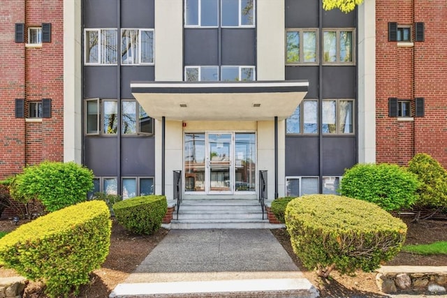 view of exterior entry featuring stucco siding