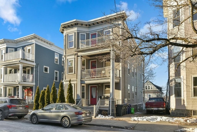 view of italianate-style house