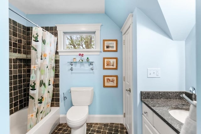 full bathroom featuring baseboards, vanity, shower / tub combo with curtain, lofted ceiling, and toilet