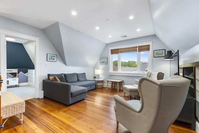 living area featuring lofted ceiling, light wood finished floors, recessed lighting, and baseboards