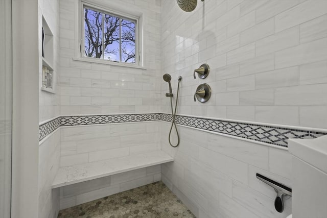 bathroom featuring a tile shower