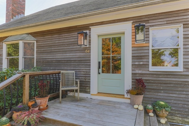 entrance to property featuring a wooden deck