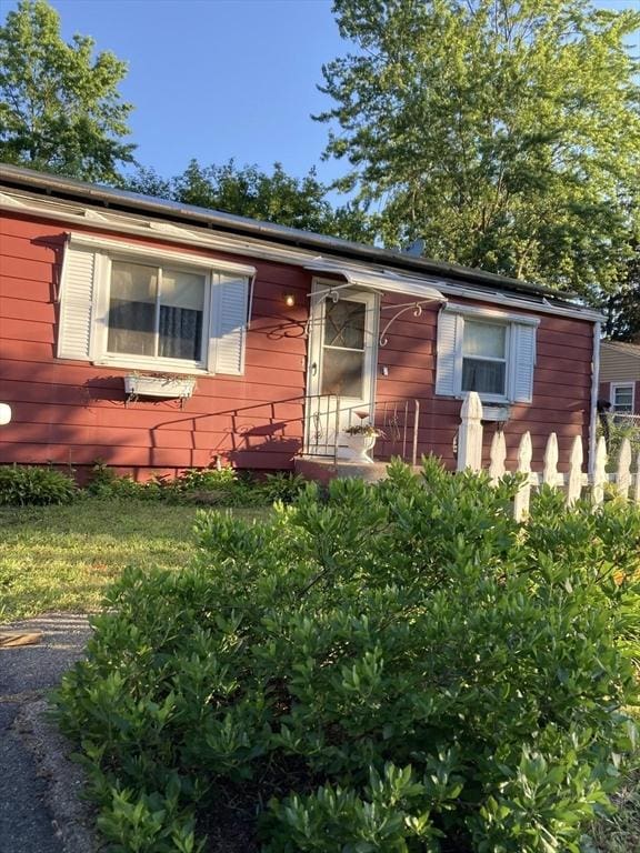 82 Redfern Dr, Springfield, MA 01109 - view of front of property