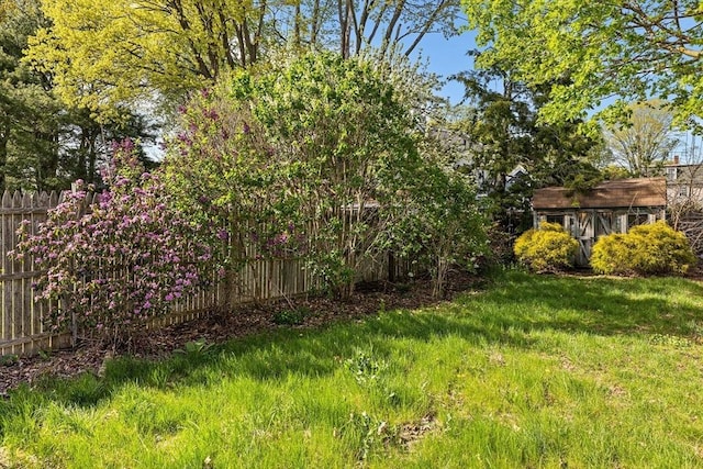 view of yard featuring fence