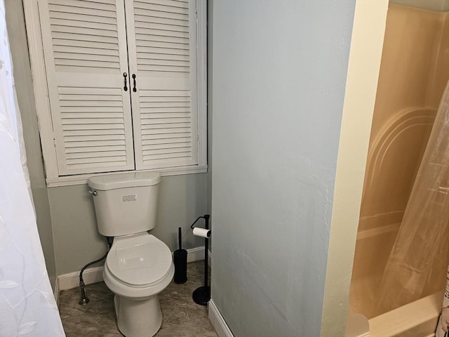 16 Boyd Ave, East Providence, RI 02914 - full bathroom featuring baseboards, toilet, and curtained shower