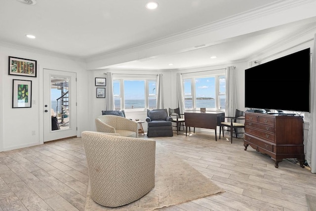 living room with baseboards, light wood finished floors, recessed lighting, and crown molding