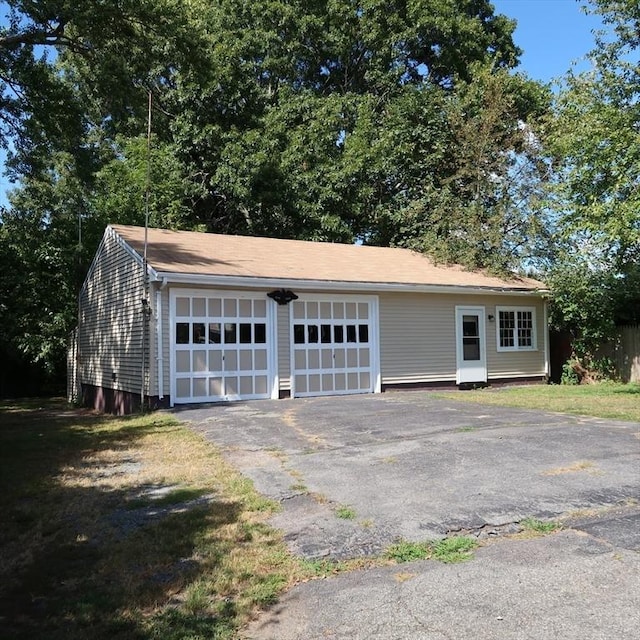 view of detached garage